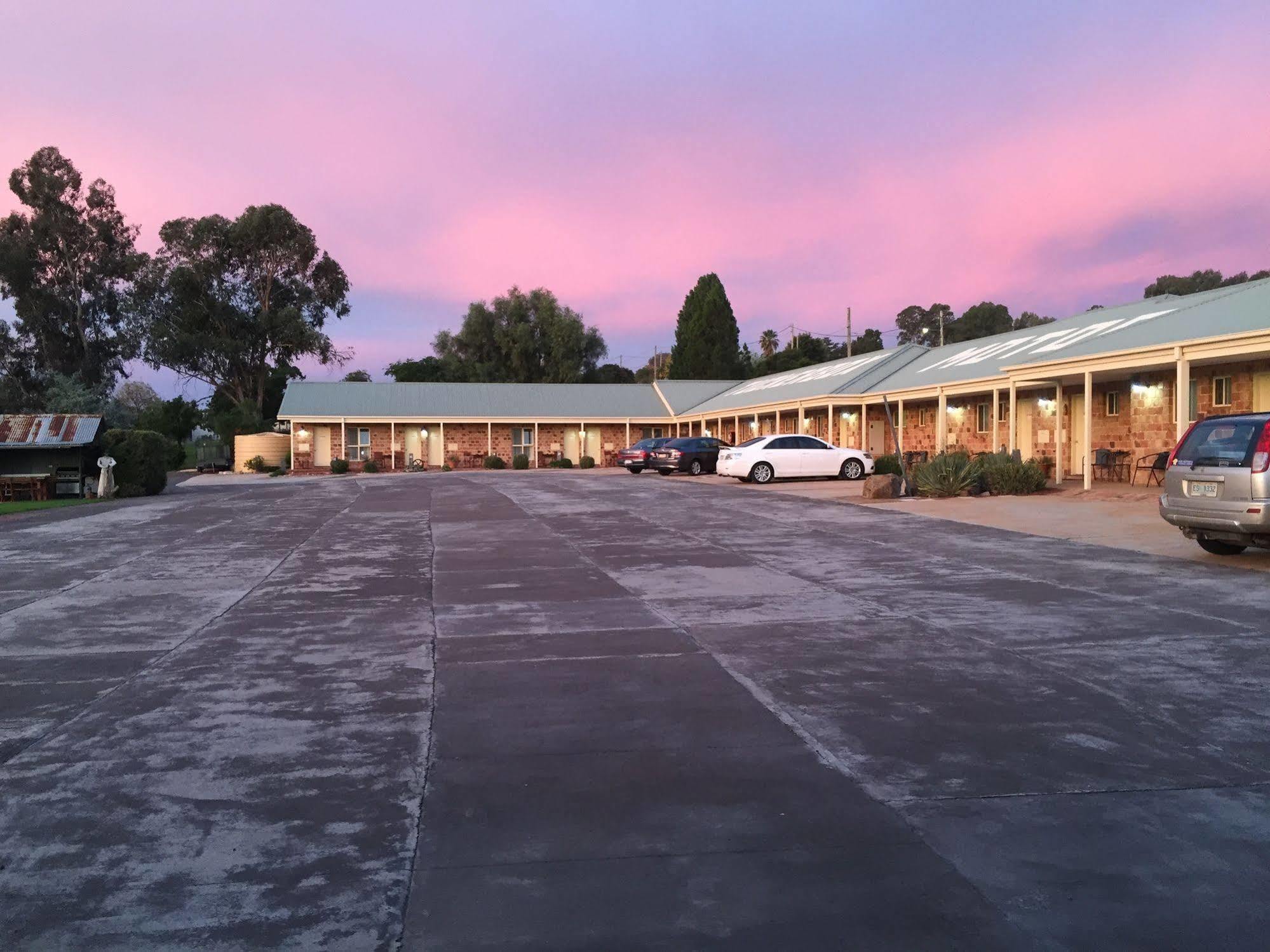 Tuckerbox Motor Inn Gundagai Exteriér fotografie